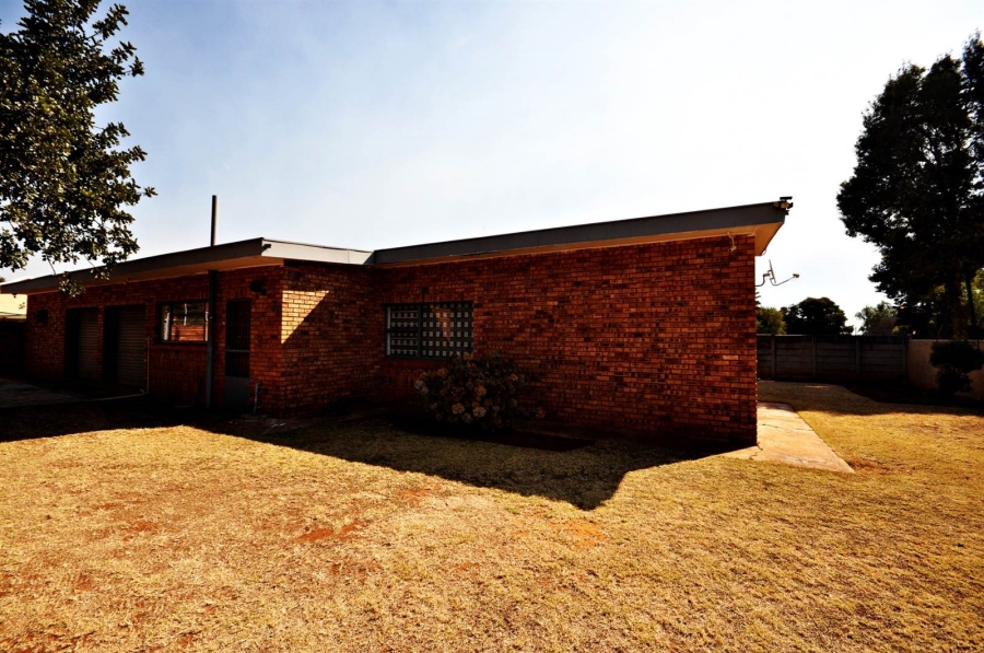 4 Bedroom Property for Sale in Westonaria Gauteng