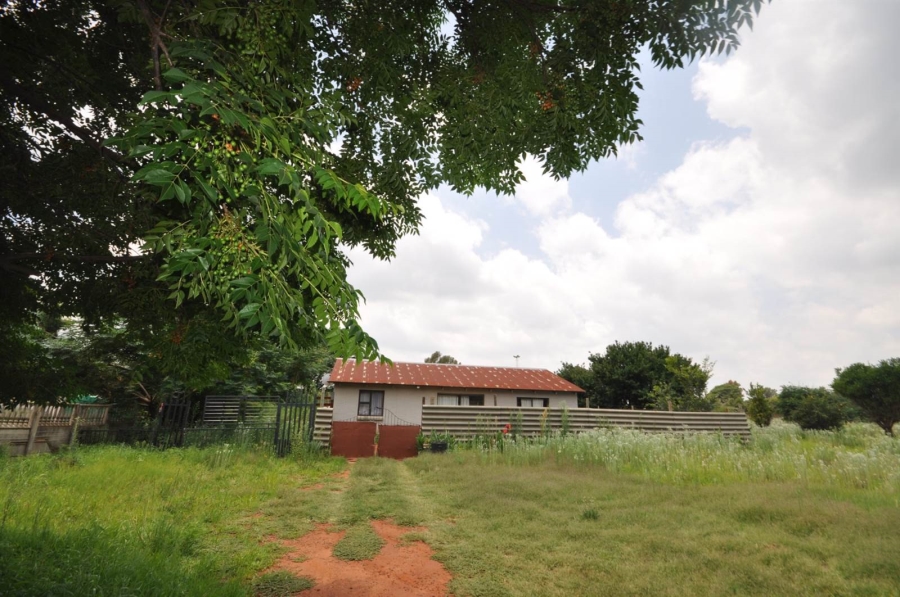 6 Bedroom Property for Sale in Aureus Gauteng