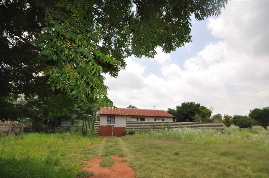 6 Bedroom Property for Sale in Aureus Gauteng