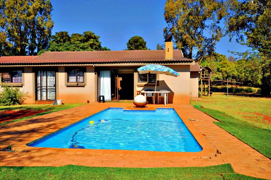 6 Bedroom Property for Sale in Aureus Gauteng