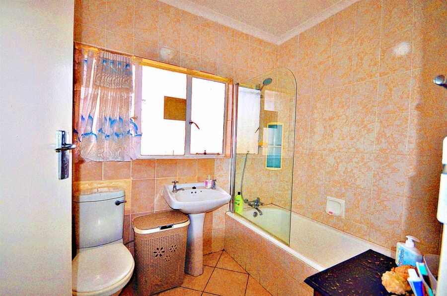 3 Bedroom Property for Sale in Breaunanda Gauteng