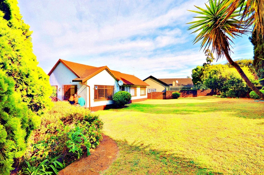 3 Bedroom Property for Sale in Breaunanda Gauteng