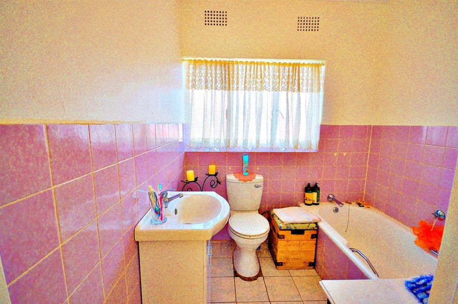 3 Bedroom Property for Sale in Breaunanda Gauteng