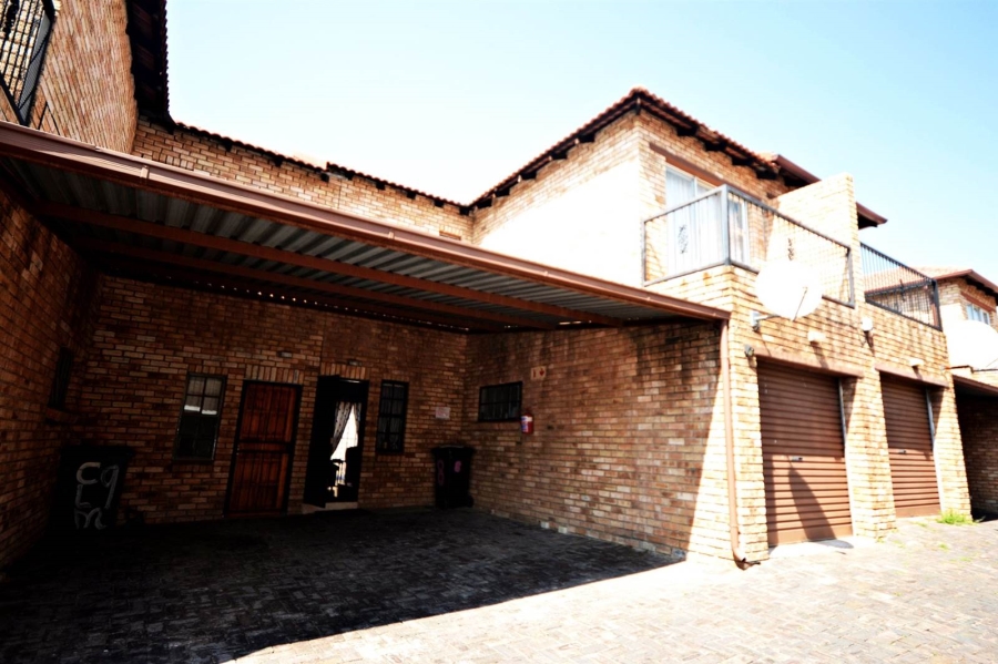 2 Bedroom Property for Sale in Eike Park Gauteng