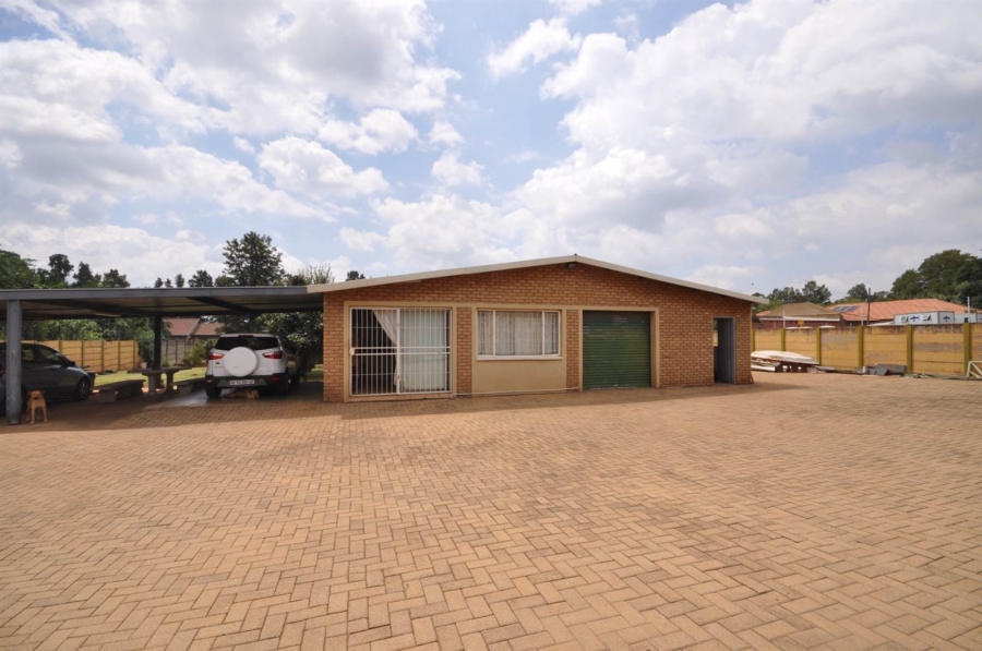 4 Bedroom Property for Sale in Westonaria Gauteng