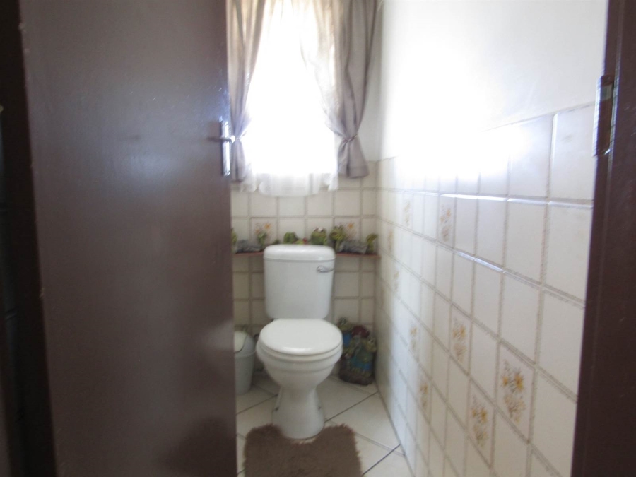 2 Bedroom Property for Sale in Lewisham Gauteng