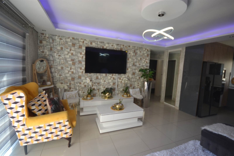 2 Bedroom Property for Sale in Breaunanda Gauteng