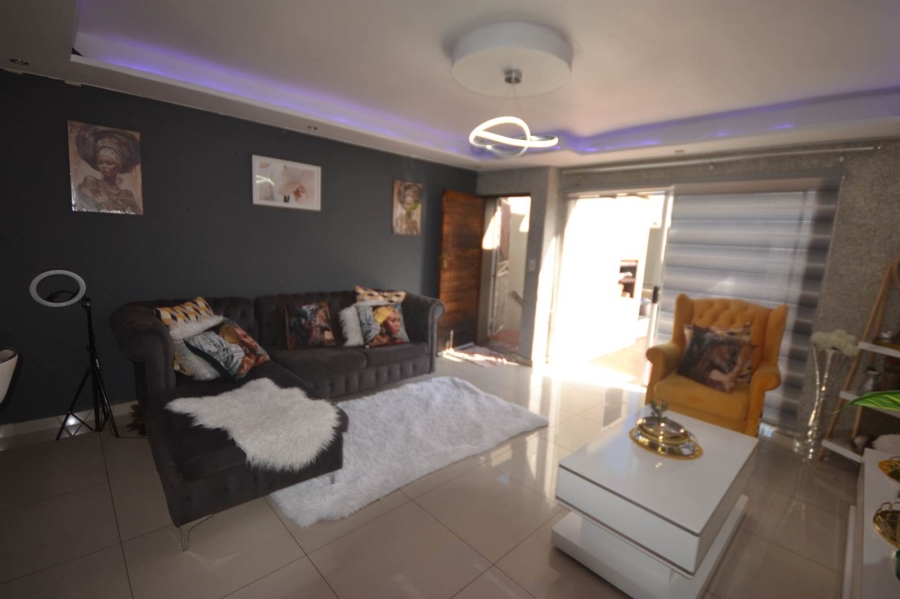 2 Bedroom Property for Sale in Breaunanda Gauteng