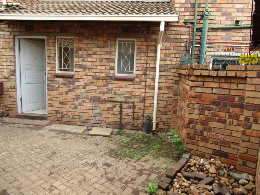 2 Bedroom Property for Sale in Lindhaven Gauteng