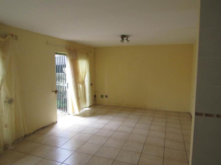 2 Bedroom Property for Sale in Lindhaven Gauteng