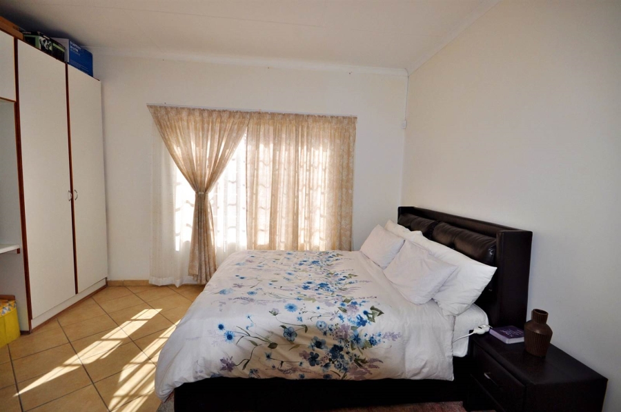 2 Bedroom Property for Sale in Robinpark Gauteng