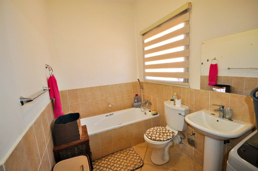 2 Bedroom Property for Sale in Robinpark Gauteng