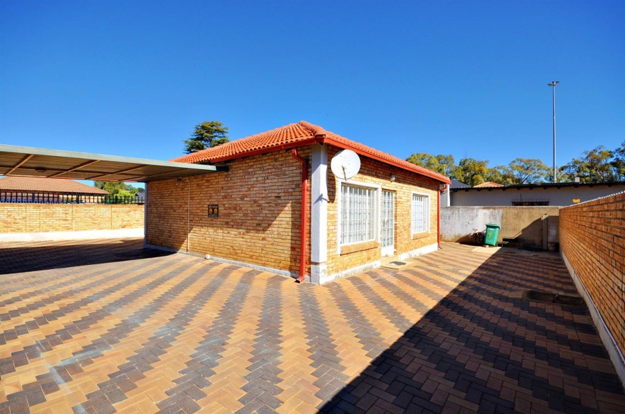 2 Bedroom Property for Sale in Robinpark Gauteng