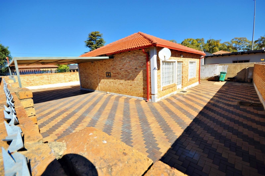 2 Bedroom Property for Sale in Robinpark Gauteng