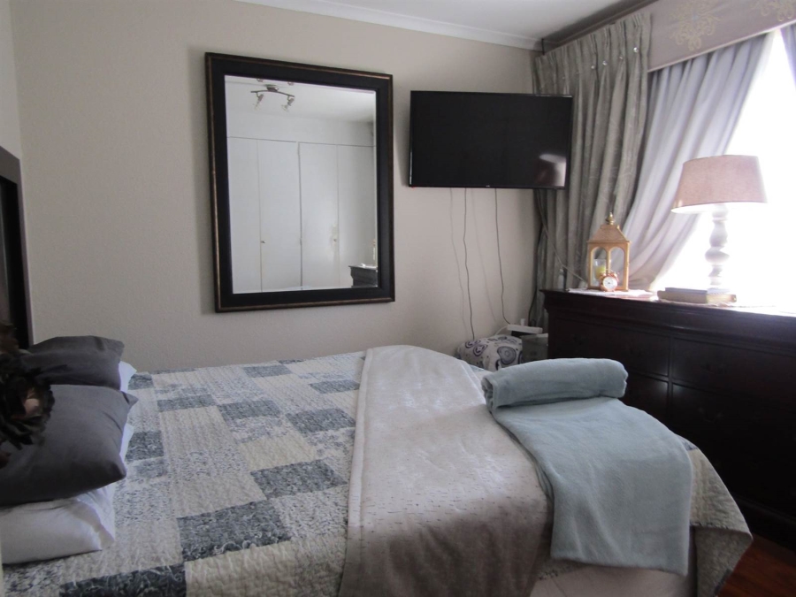 2 Bedroom Property for Sale in Florida Glen Gauteng