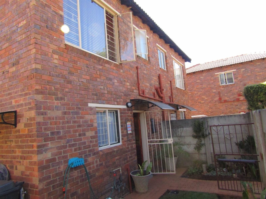 2 Bedroom Property for Sale in Florida Glen Gauteng