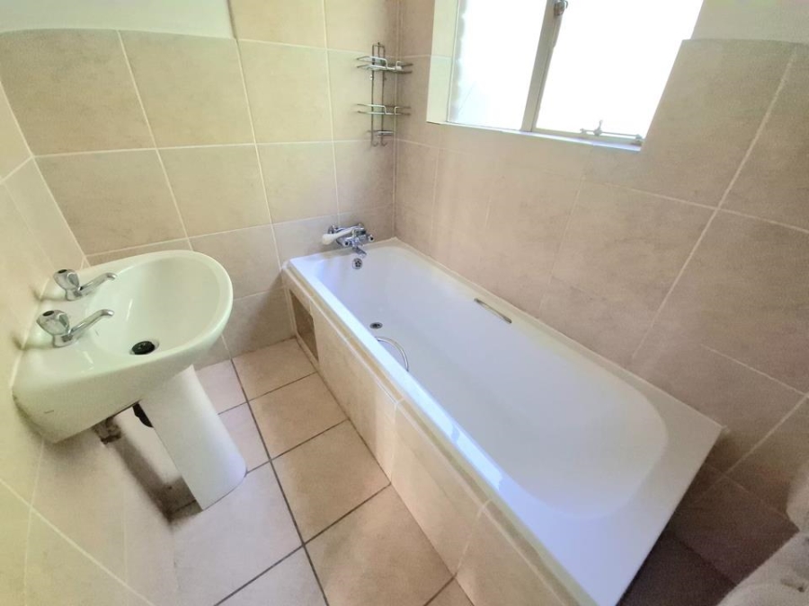 2 Bedroom Property for Sale in Pretoria Gardens Gauteng