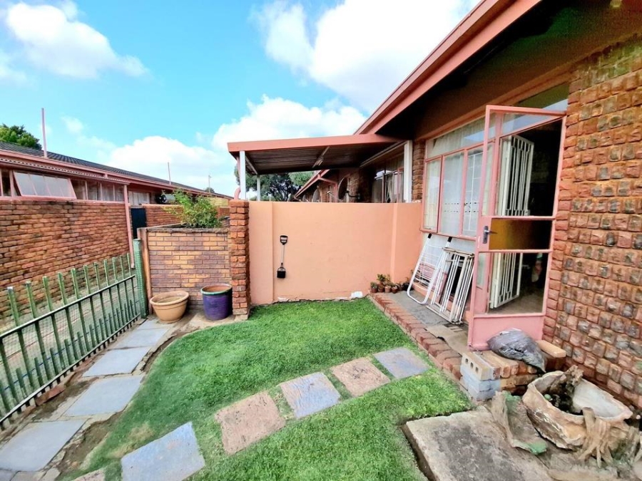 1 Bedroom Property for Sale in Hermanstad Gauteng