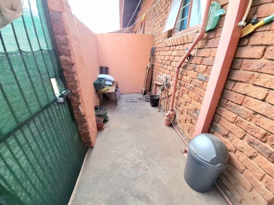 1 Bedroom Property for Sale in Hermanstad Gauteng