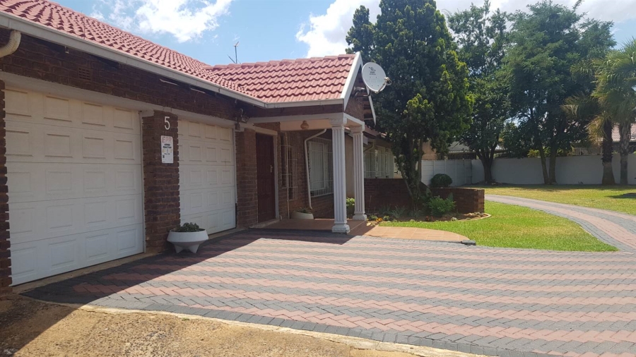 3 Bedroom Property for Sale in Finsbury Gauteng