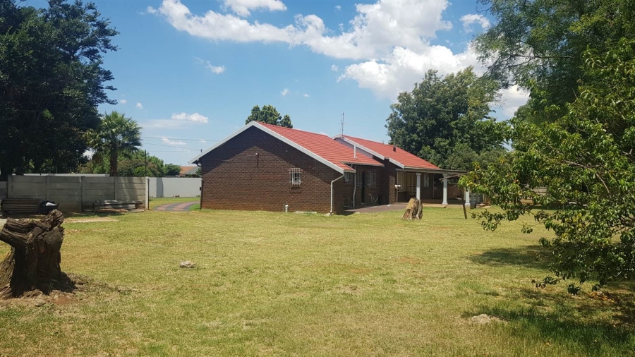 3 Bedroom Property for Sale in Finsbury Gauteng