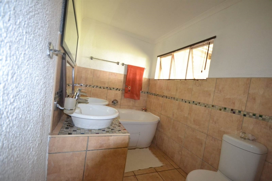 4 Bedroom Property for Sale in Aureus Gauteng