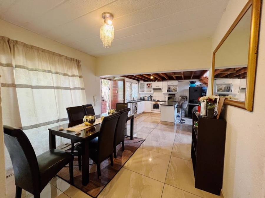 2 Bedroom Property for Sale in Sunninghill Gauteng