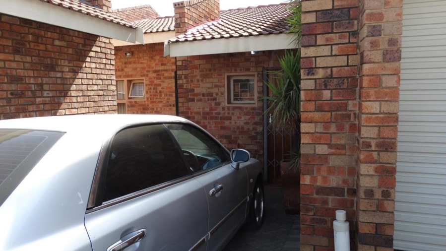 2 Bedroom Property for Sale in Halfway Gardens Gauteng