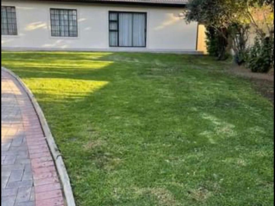 To Let 1 Bedroom Property for Rent in Gallo Manor Gauteng