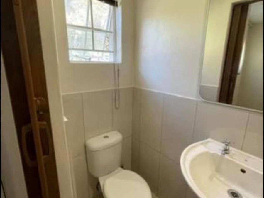 To Let 1 Bedroom Property for Rent in Gallo Manor Gauteng