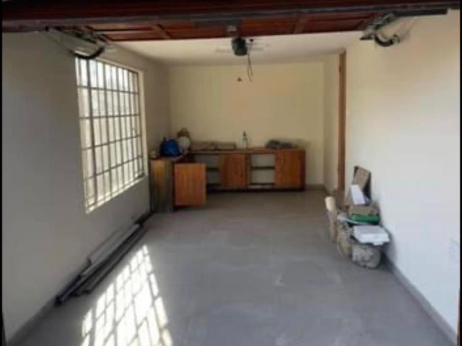 To Let 1 Bedroom Property for Rent in Gallo Manor Gauteng