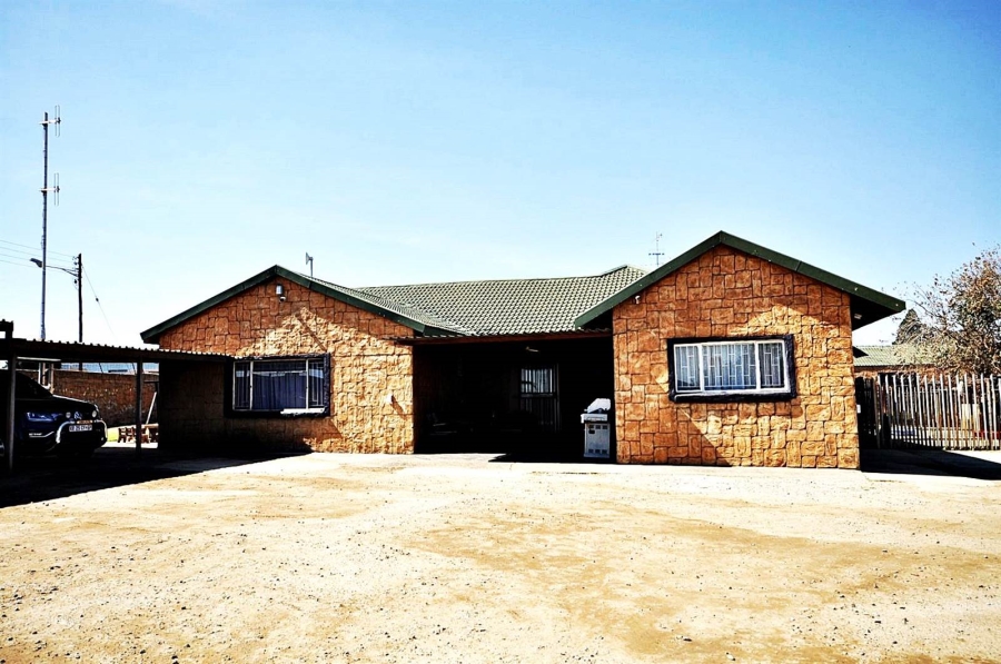 9 Bedroom Property for Sale in Randfontein South Gauteng