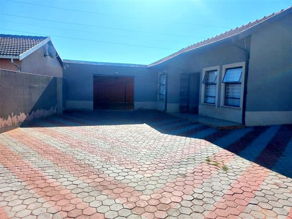 2 Bedroom Property for Sale in Aureus Gauteng