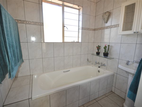 4 Bedroom Property for Sale in Aureus Gauteng