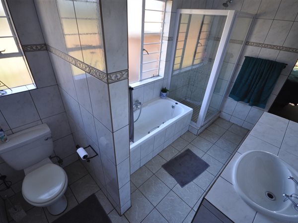 4 Bedroom Property for Sale in Aureus Gauteng