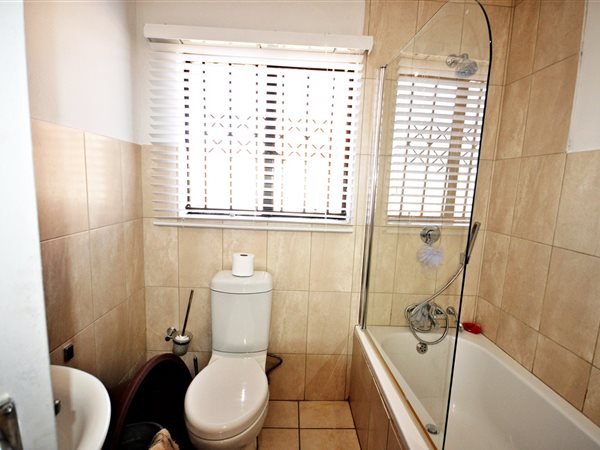 2 Bedroom Property for Sale in Aureus Gauteng