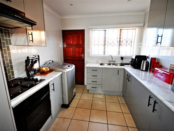 2 Bedroom Property for Sale in Aureus Gauteng