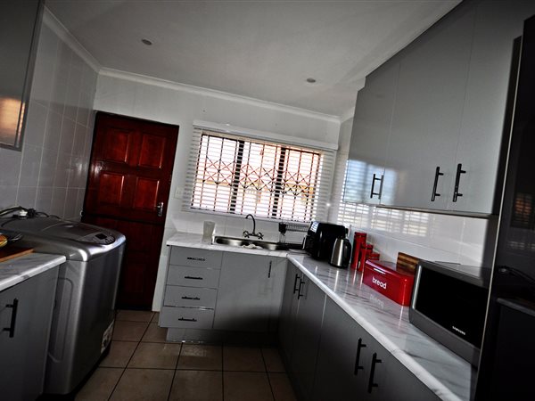 2 Bedroom Property for Sale in Aureus Gauteng