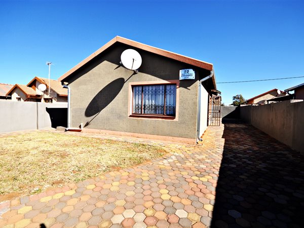 2 Bedroom Property for Sale in Aureus Gauteng