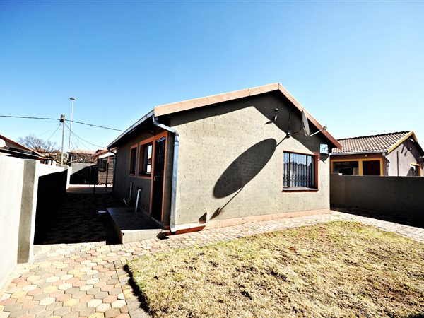 2 Bedroom Property for Sale in Aureus Gauteng