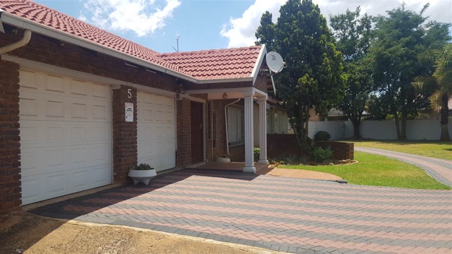 3 Bedroom Property for Sale in Finsbury Gauteng