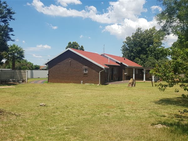 3 Bedroom Property for Sale in Finsbury Gauteng