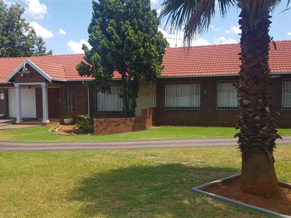 3 Bedroom Property for Sale in Finsbury Gauteng