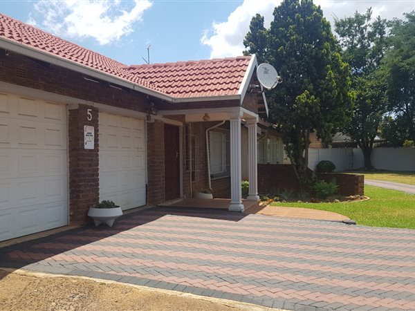 3 Bedroom Property for Sale in Finsbury Gauteng