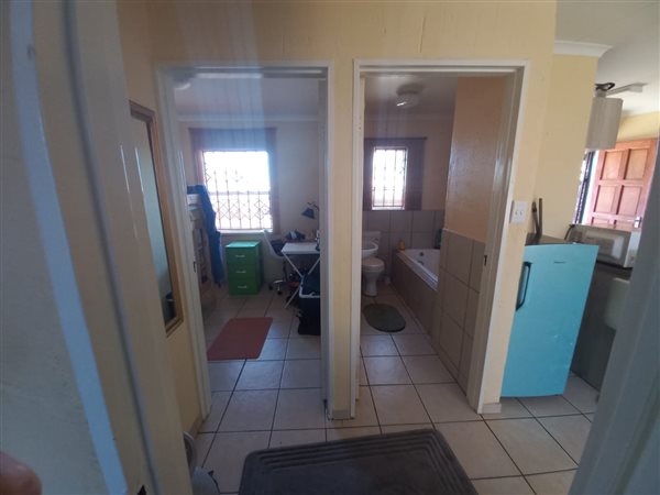 2 Bedroom Property for Sale in Finsbury Gauteng