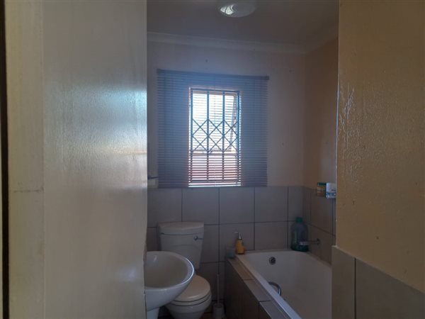 2 Bedroom Property for Sale in Finsbury Gauteng