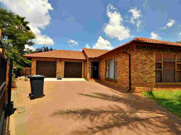 2 Bedroom Property for Sale in Eike Park Gauteng