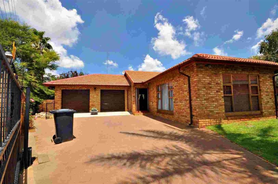 2 Bedroom Property for Sale in Eike Park Gauteng