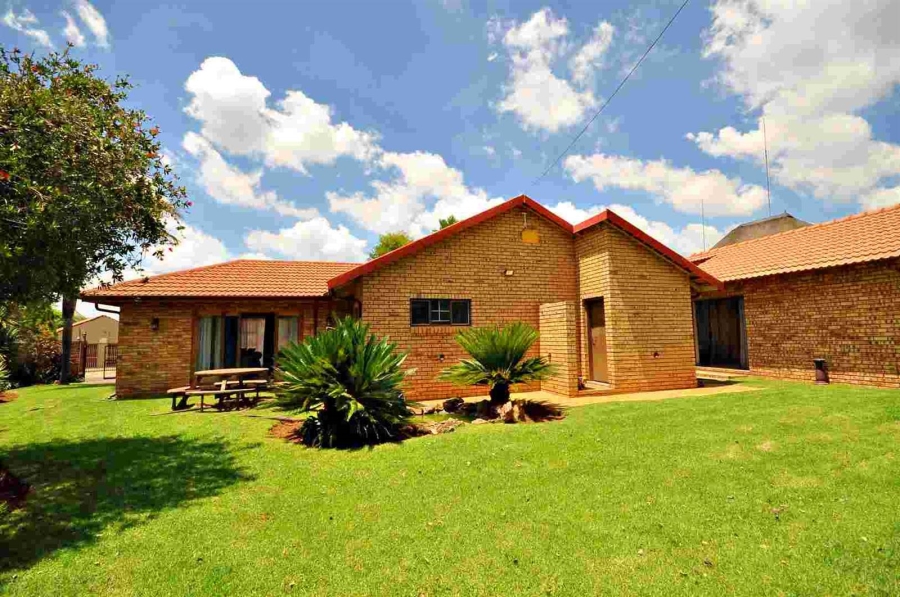 2 Bedroom Property for Sale in Eike Park Gauteng