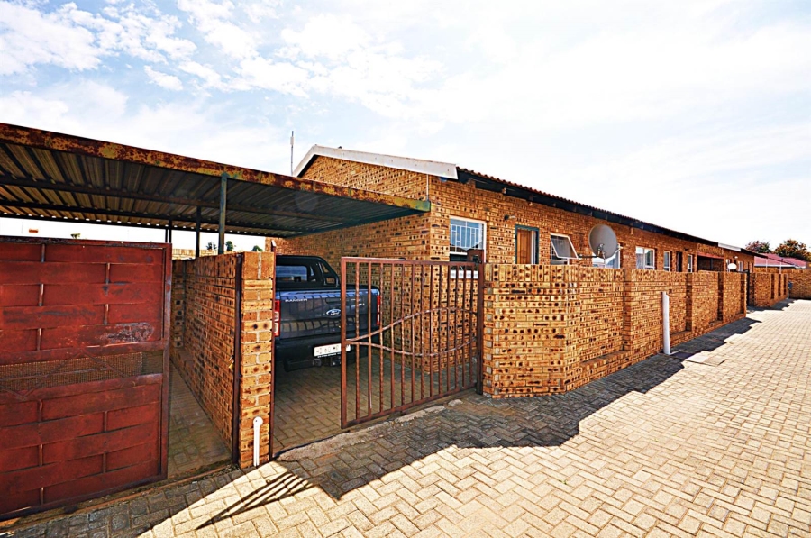 2 Bedroom Property for Sale in Finsbury Gauteng